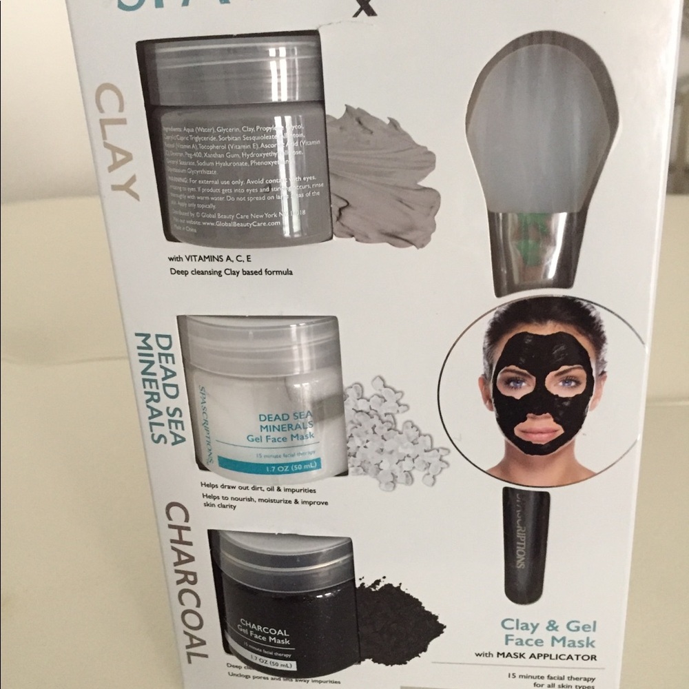 **SOLD**Gel Face Mask Trio With Applicator
